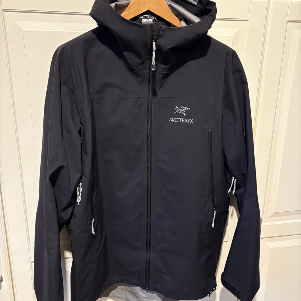 Arc'teryx Men's Black Performance Jacket